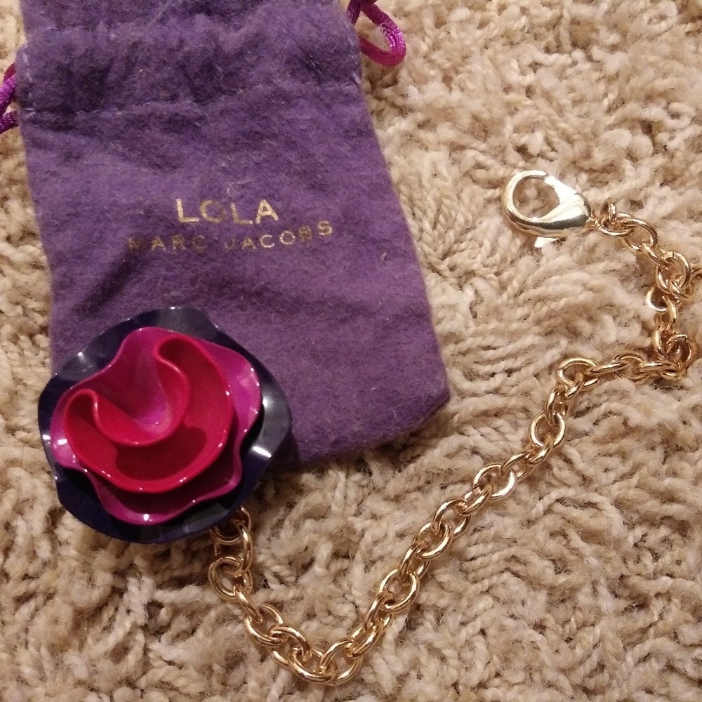 Marc Jacobs lola purse charm with cream fragrance